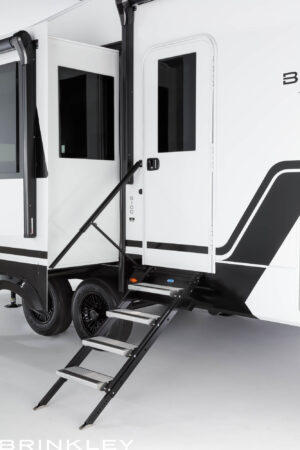 | Model Z 2670 Fifth Wheels 28 Luxury RV Entry Door