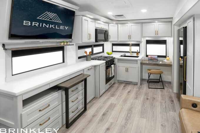 | Model Z 2680 Fifth Wheels 15 Spacious Interior with a View