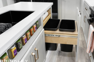 | Model Z 3300 Fifth Wheels 19 Pull-Out Trash Bins