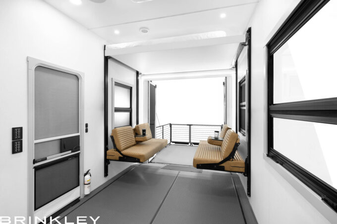 | Model G 4100 Toy Haulers 9 Happijac Deluxe Motorized Life System