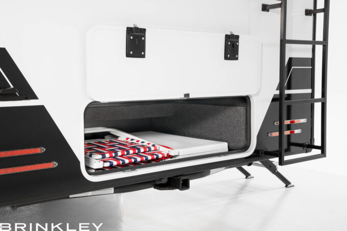 | Model Z 2670 Fifth Wheels 26 Rear Fifth Wheel Storage Compartment