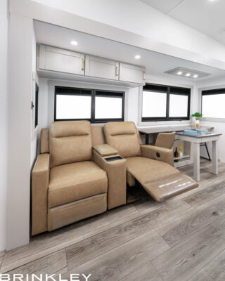 | Model Z 3420 Fifth Wheels 17 Theater Seating with Recliners