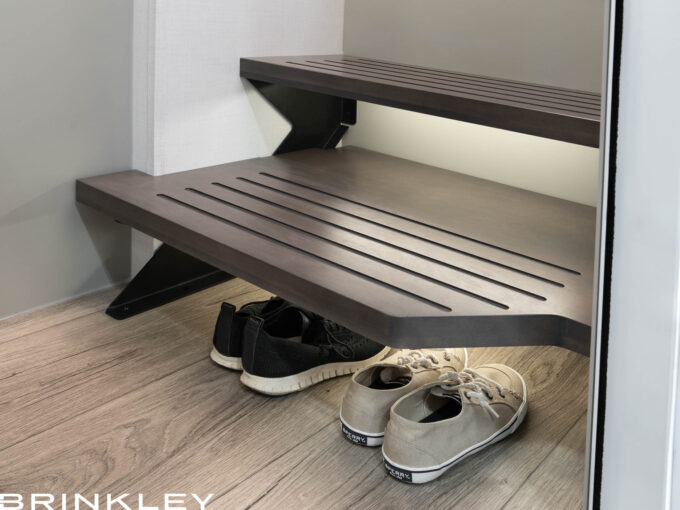 | Model Gx Toy Hauler Line 84 Floating Steps