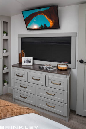 | Model Z 3600 Fifth Wheels 35 Model Z 3100 Fifth Wheels Dresser