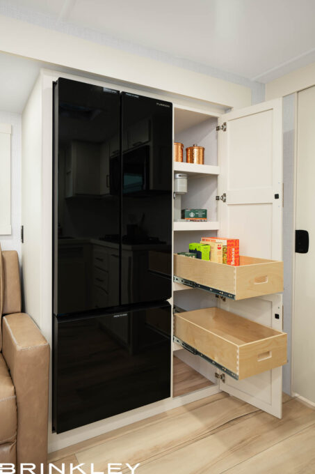 | Model I 294 Travel Trailers 15 Large Luxury Travel Trailer RV Pantry & 12v Fridge & Freezer