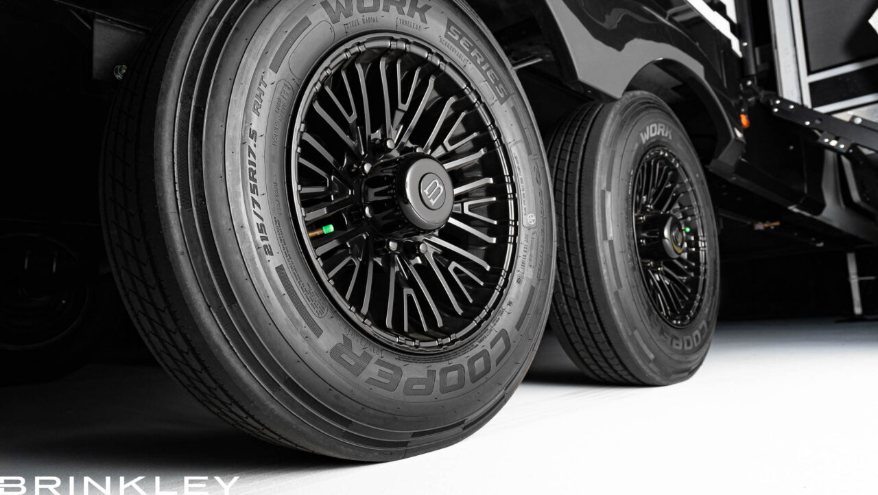 | Model Z Fifth Wheel Line 66 17.5″ H-Rated 16-Ply Commercial Tires