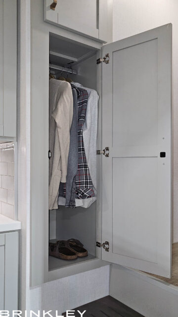 | Model Z 2900 Fifth Wheels 30 2024 Brinkley RV Model Z 2900 Entry Hall Closet