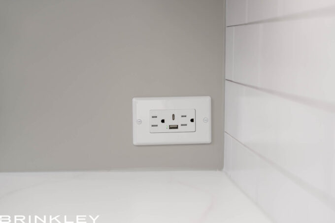 | Model Z AIR 297 Travel Trailers 35 Outlets w/ USB/USB-C Charing