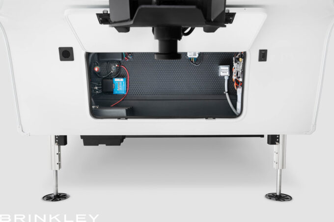 | Model Z 2670 Fifth Wheels 35 Wide-Stance Leveling System - Jacks