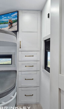 | Model Z 3110 Fifth Wheels 31 Private Second Bedroom (Bunkhouse)