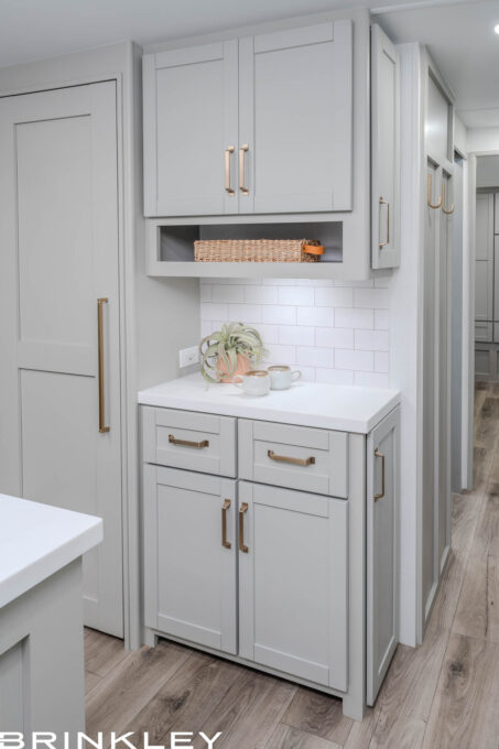 | Model Z AIR 297 Travel Trailers 23 Hutch