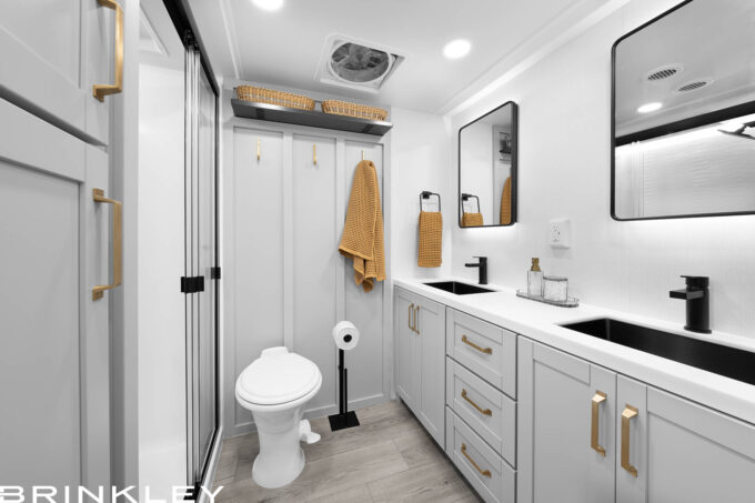 | Model Z 3600 Fifth Wheels 39 Spacious Large Fifth Wheel Bathroom