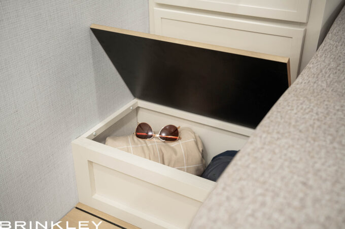 | Model I 294 Travel Trailers 39 The Model I 294 Travel Trailer features a smart use of space, offering plenty of ways to stay organized while on the road.