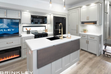 | Model Z 3110 Fifth Wheels 8 Flip-Down Island Bar