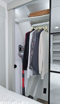 | Model Z 3400 Fifth Wheels 25 Brinkley RV Model Z 3100 Fifth Wheels Int Bedroom Closet 094808