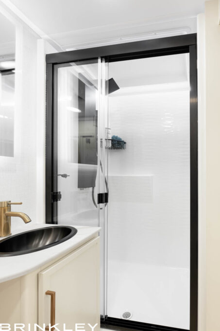 | Model I 235 Travel Trailers 24 Large Travel Trailer Bathroom