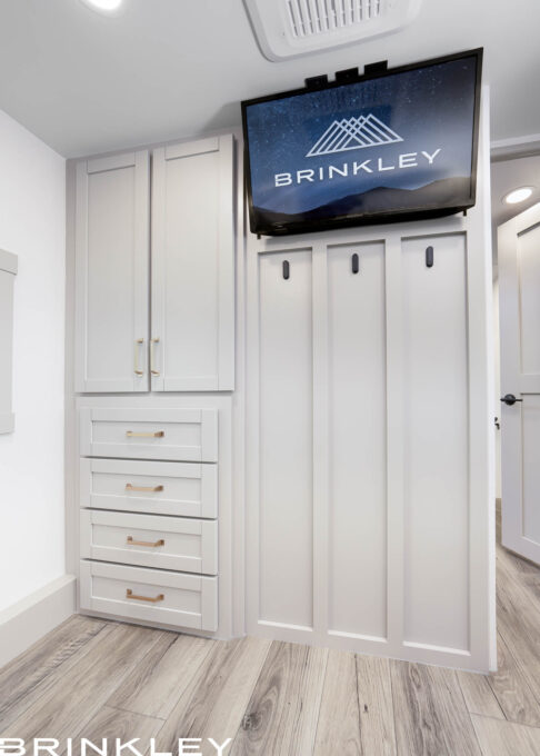 | Model Z 2670 Fifth Wheels 19 Z 2670 Wardrobe