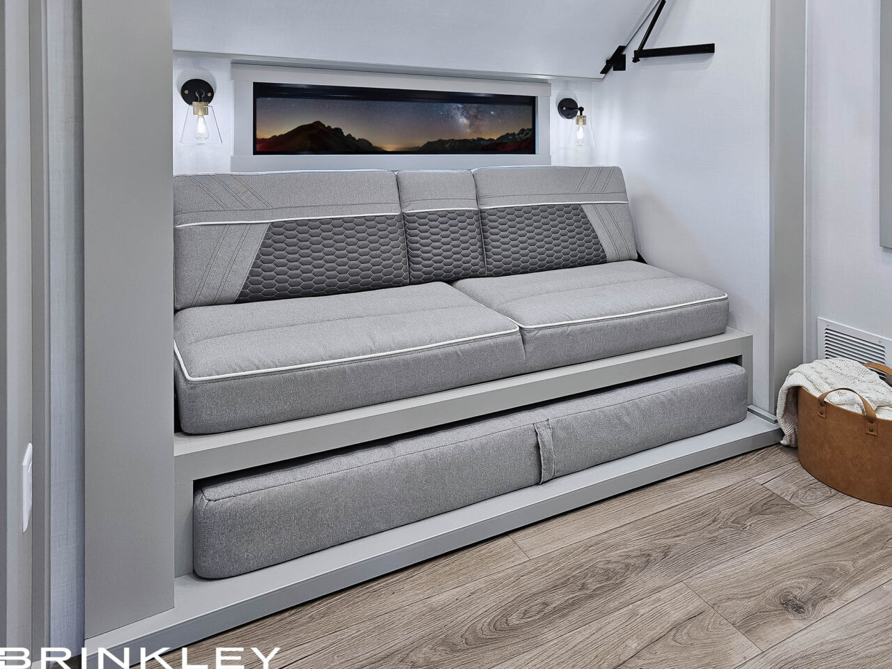 | Model Z 3610 Fifth Wheels 32 Mid-Bunk Fifth Wheel