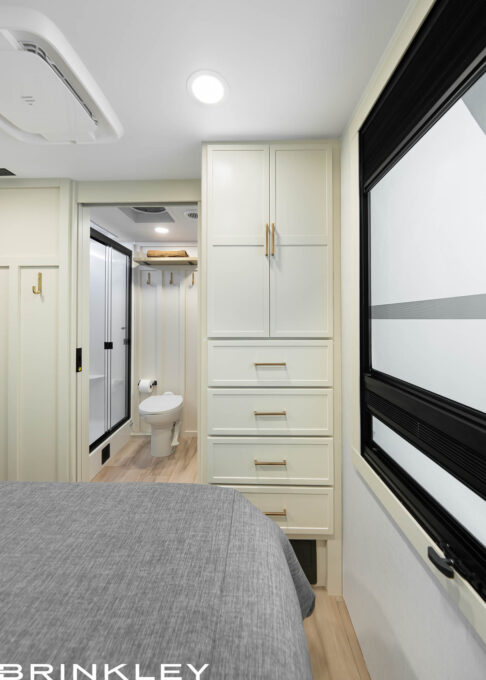 | Model I 294 Travel Trailers 27 Floor to Ceiling Wardrobe