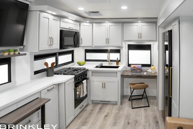 | Model Z 2680 Fifth Wheels 18 Rear Kitchen & Office Space