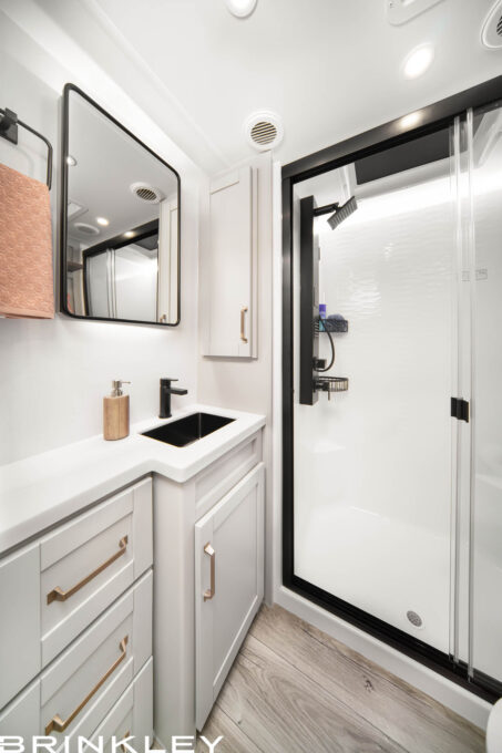 | Model Z 2670 Fifth Wheels 20 Spacious Batrhroom