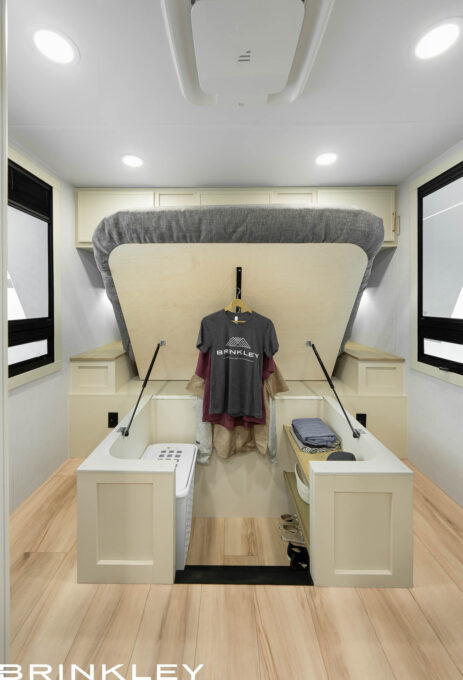 | Model I 294 Travel Trailers 23 MaxSpace Split-Level Wardrobe™