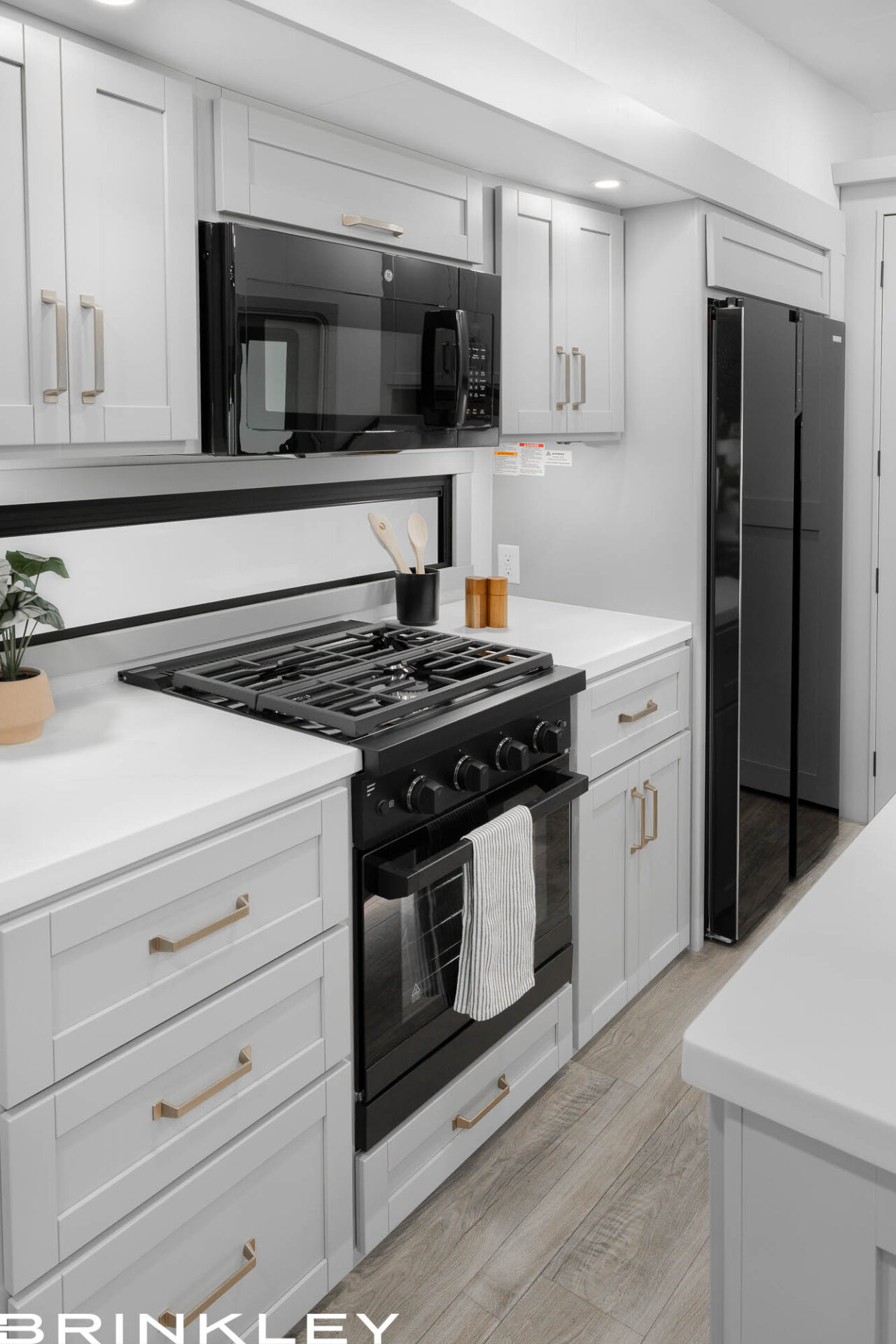 | Model Z 3610 Fifth Wheels 9 Luxury Fifth Wheel Kitchen - Brinkley Model Z